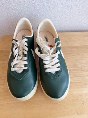Nike Green Leather Low-Top Sneakers with Cream Accents